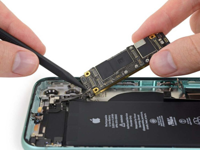 Перепайка микросхемы и устранение ошибки дисплея iPhone 11 Pro