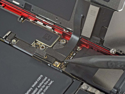 Замена нижнего микрофона iPhone SE 2022