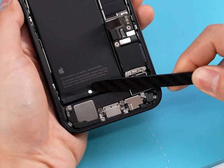 Замена аккумулятора iPhone 16e