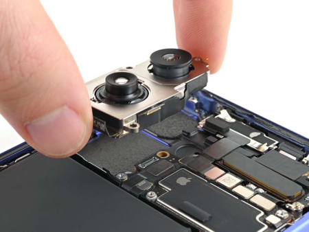 Замена фронтальной камеры iPhone 16